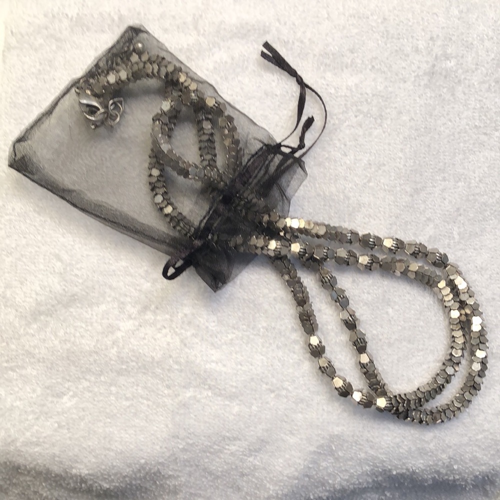 Pretty CHICO’S necklace.